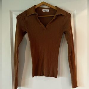 Cute Carly Jean fitted camel colored vneck!